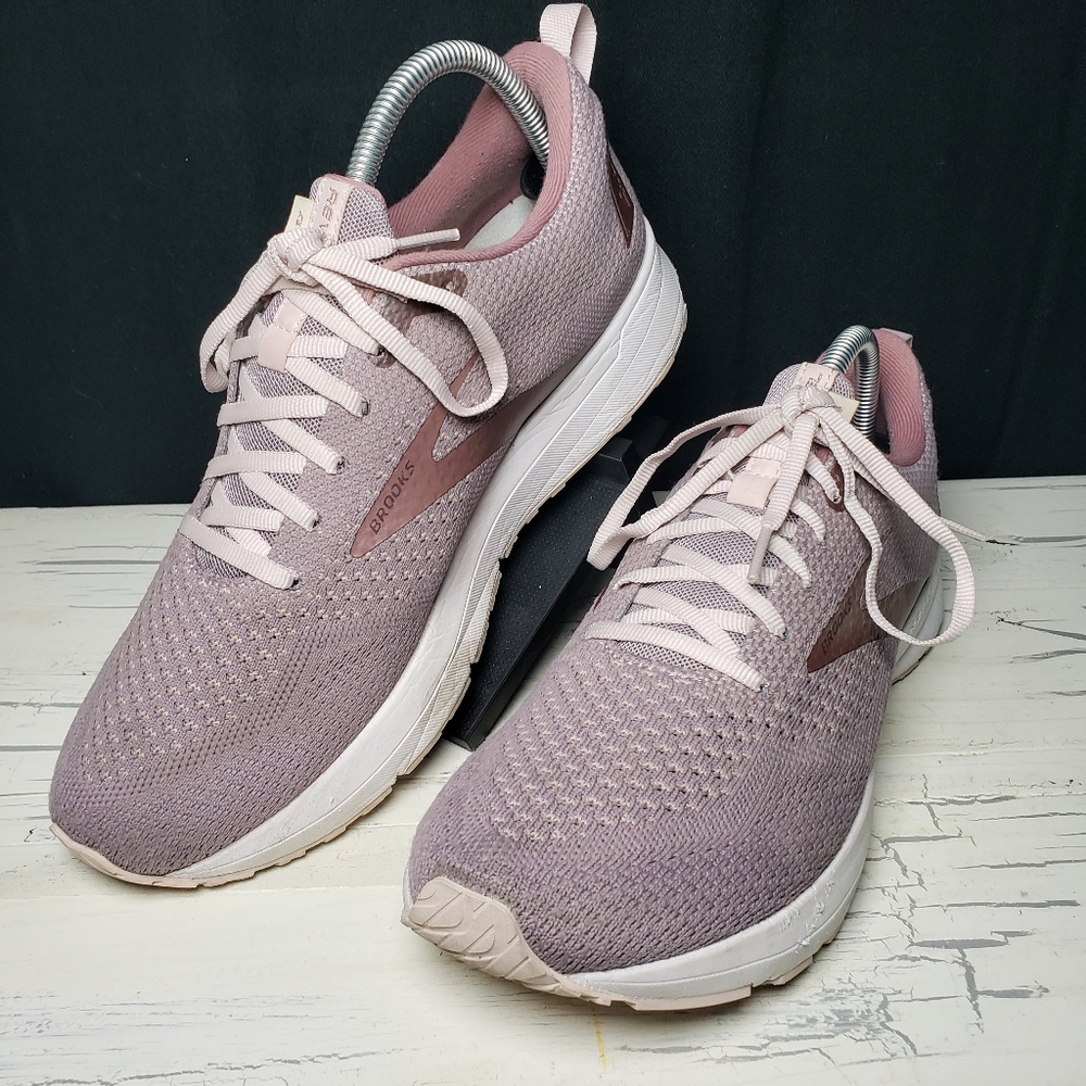 Brooks Revel 4 Sneakers in Metallic Primrose - Women's size 11